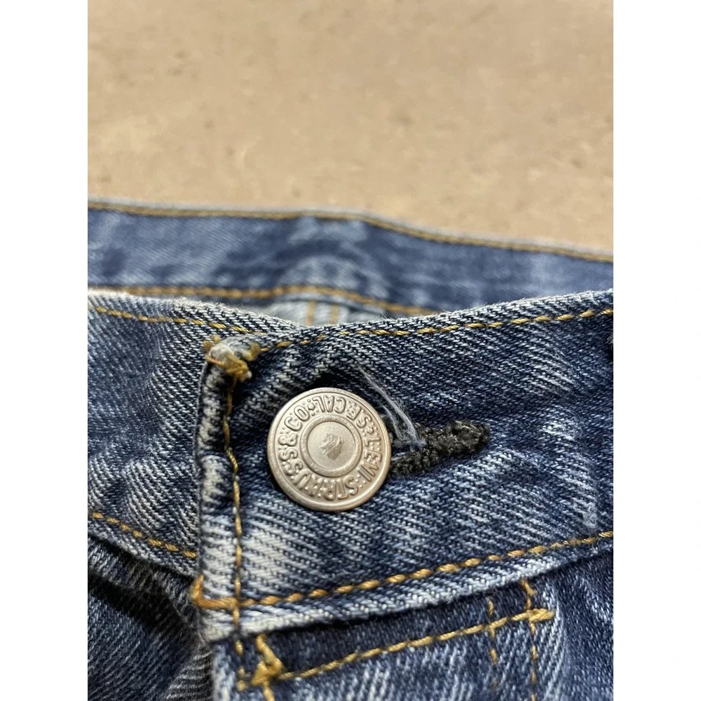 Levis 501 Jeans Mens 33x32 Medium‎ Wash Blue Straight Leg Button Fly Distressed